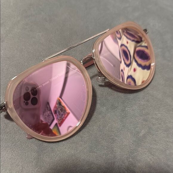 Stylish Pink Sunglasses Mirror Lense NWT - Be Happy MIAMI DESIGN - Worn Once - Picture 1 of 3